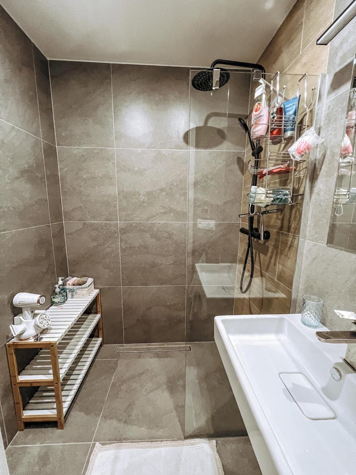 Stylish 1 Bedroom Office At Amazing Location Apartment